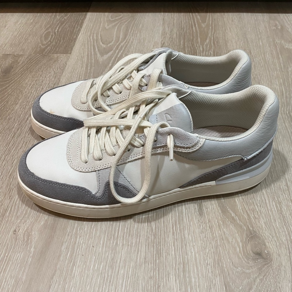 Clarks White and Gray Sneakers Versatile Low-Top Design